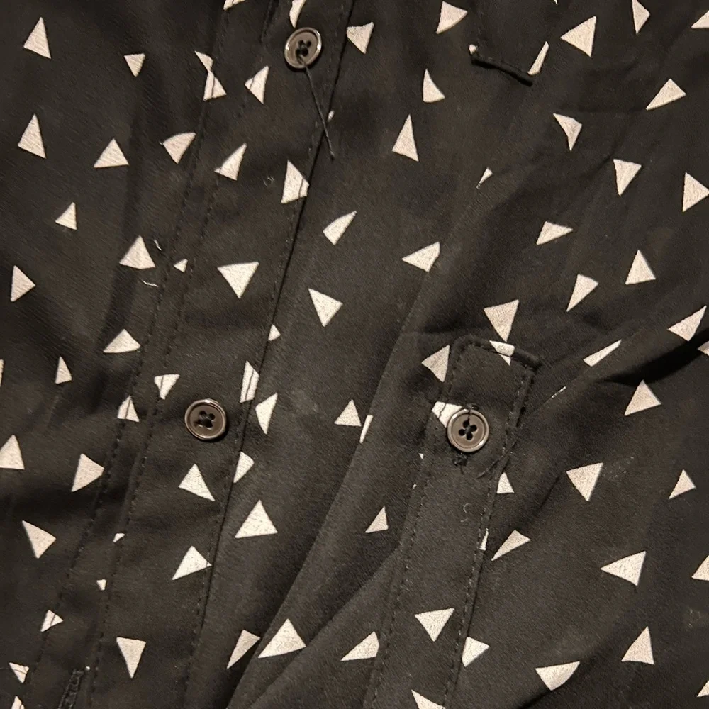 Blouses and dress shirts - Picture 10 of 11